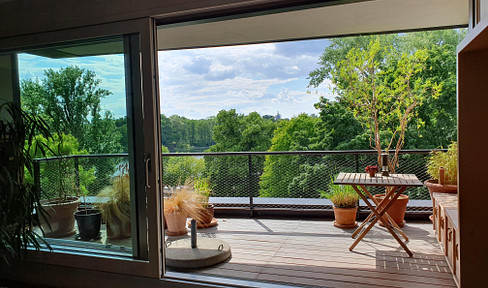 Quiet apartment with lake view
