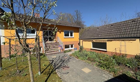 Einfamillienhaus (DHH) in ruhiger Waldrandlage mit ausgebautem Souterrain