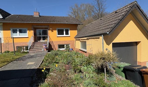 Einfamillienhaus (DHH) in ruhiger Waldrandlage mit ausgebautem Souterrain