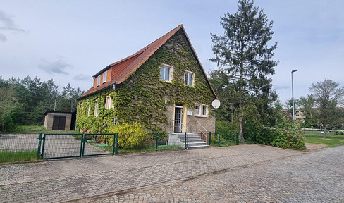Detached house / former practice building in a quiet location
