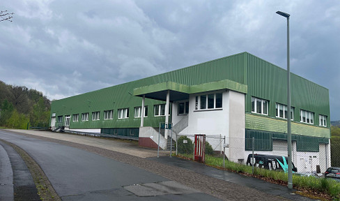 Modern commercial property (875 sqm office + 1,710 sqm warehouse) directly on the A1