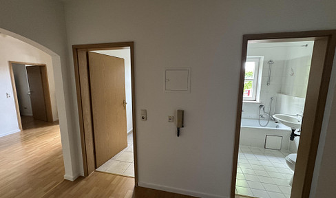 Central 2-room apartment with balcony & underground parking in Holzkirchen - Without broker commission !