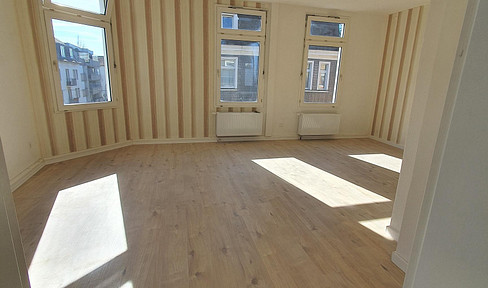 Bezugsfertige, renovierte  5-Zi. Wohnung 107 qm. + Garage