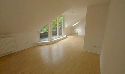 BRIGHT 2-BEDROOM TOP FLOOR APARTMENT WITH LOGGIA - NEWLY RENOVATED (VIEWING: 24.05.25)