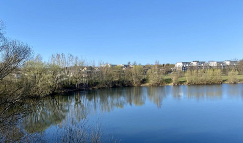 Arrive and feel at home: Bright, furnished apartment by the lake