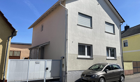 Detached house with 7 rooms in a central location in Kirrlach