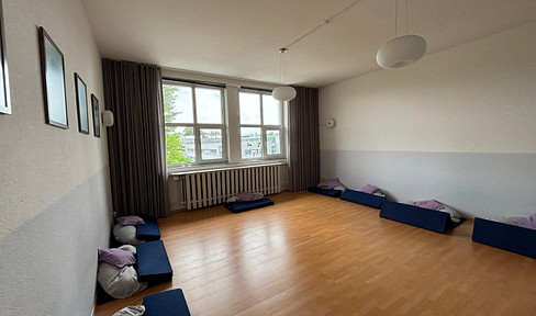 Dienstleistungs- Büro/ Praxis- und Gewerbe Räume mit Küche/ Bad/ Mietfreie Zeit bei Einzug möglich!