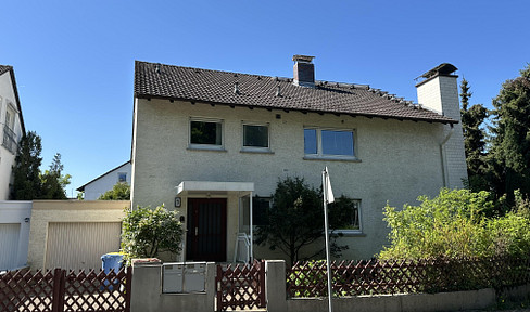 PROVISIONSFREI !!! Geräumiges Dreifamilienhaus mit 10-Zimmern, vollunterkellert in Rüsselsheim