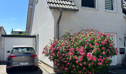 Bright, friendly DH half with sunny garden