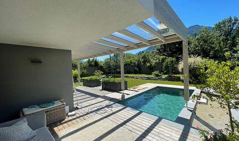 Without estate agent: Exclusive detached house with garage, natural pool and unobstructed mountain views