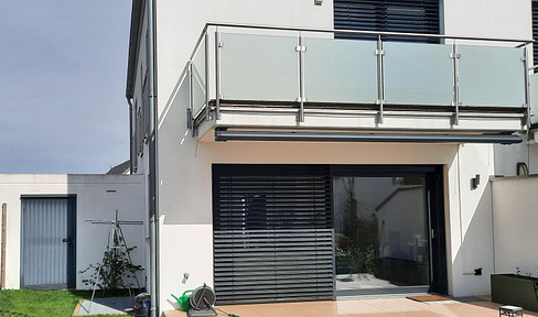 MODERN DHH - CENTRAL and QUIET