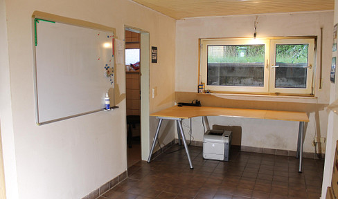 Versatile storage, hobby & creative room | 35 sqm with bathroom, WC & kitchen | basement | Elsen