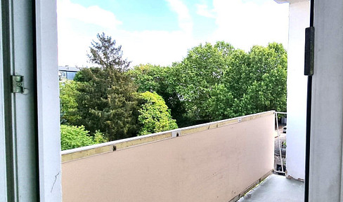 3-Zimmer-Wohnung in zentraler Lage mit Balkon und Einbauküche