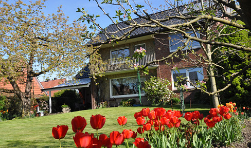 Freihstehendes Einfamilienhaus mit großem Garten