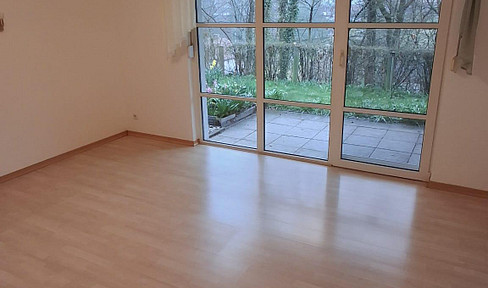 Helle 2-Raum Wohnungen mit Einbauküche, Terrasse und Stellplatz