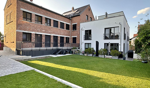 Exclusive and high-quality 90 sqm ground floor apartment with large kitchen, full bathroom, large south-facing terrace in a top location