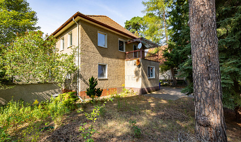 NEW PURCHASE PRICE! From private owner! Classic to renovate with 200 m2 living space+outbuilding+basement+garage
