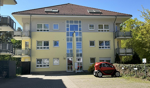 Bezugsfreie, renovierte 3Zi-DG-Terassen-Wohnung