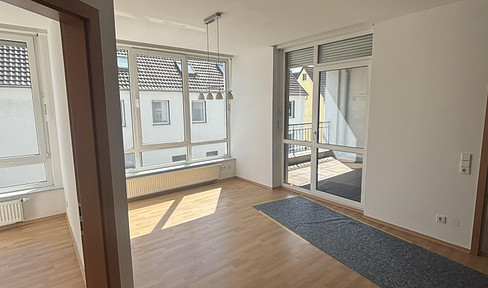 4 Zimmer -Stadtwohnung zentral , Balkon & Aufzug, von privat