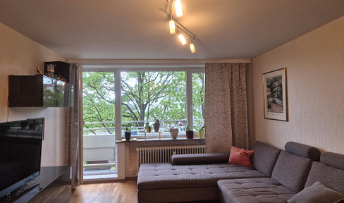 Bright 3-room apartment with a west-facing balcony, underground parking, and elevator in Munich-Feldmoching – no commission fees.