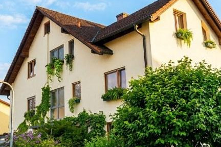Aussergewöhnliche 3,5-Zi-Maisonette-Wohnung, 2 Wohnebenen, Stadtrandlage, offener Kamin,Einzelgarage