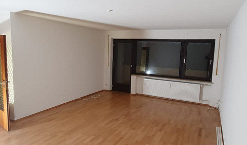 3-Zimmer Wohnung; Fenster in allen Räumen, 1.OG, Südbalkon
