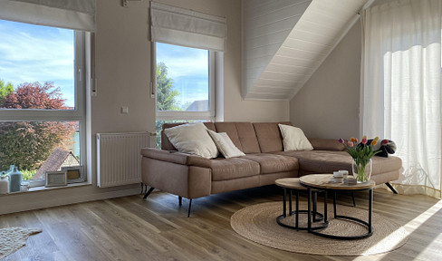 sunny, freshly renovated apartment -commission free-