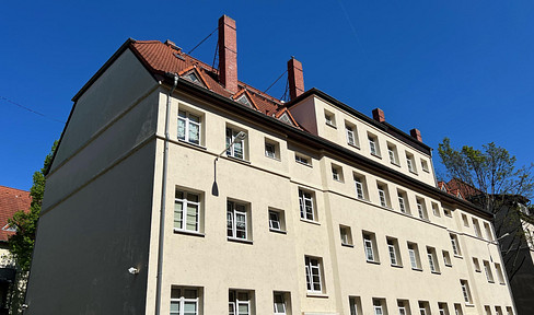 Highly attractive 2-room apartment with balcony in prime Leipzig Plagwitz location