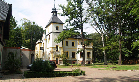 Exklusive DG-Loft im JAGDSCHLOSS „Zeititz“ – 210 m² + Park, Pool & Stellplätze zu Vermieten