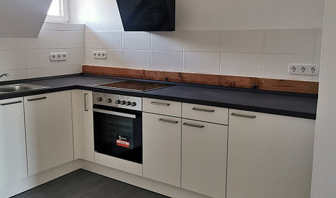 ERSTBEZUG - Wunderschöne komplett sanierte 4 Zimmer Dachgeschoss Wohnung