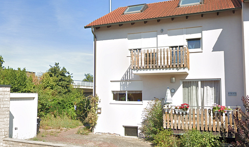 Family idyll with spacious semi-detached house in Waldbüttelbrunn - FREE OF PROVISION