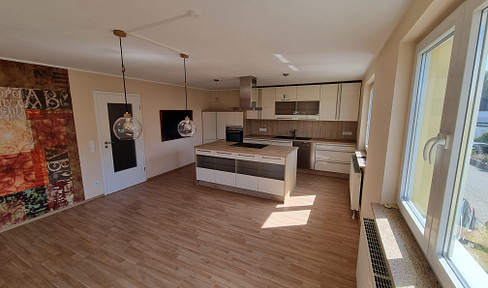 Traumhafte, helle, Maisonettewohnung mit Balkon,Einbauküche, Kamin mit Blick ins Grüne