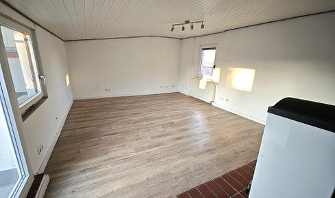 Renovierte 1-Zimmer-Wohnung mit Dachterrasse und Einbauküche in angenehmer Nachbarschaft