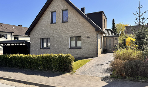 Kernsaniertes 170 qm Einfamilienhaus mit Doppel-Carport