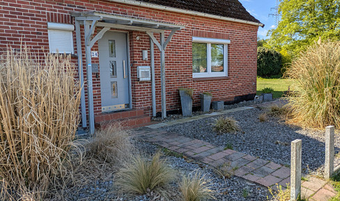 Freistehendes Einfamilienhaus mit 3fach-Verglassung, Holzpelletheizung und viel Platz.