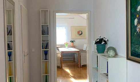 Möblierte Dachwohnung in der Nähe zum Kurpark