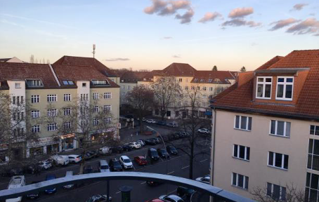 Tasteful 2.5-room apartment with balcony and fitted kitchen in Berlin Steglitz
