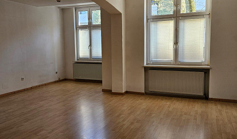 Attractive 4-room apartment near Phoenix Lake!