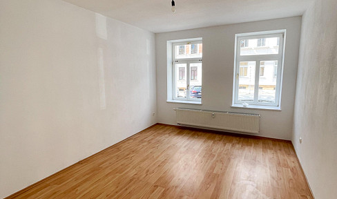Schöne 2 Zimmer Wohnung mit Balkon, separater Küche und Bad mit Tageslicht