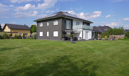 Moderne, geräumige, energetisch top aufgestellte  Stadtvilla mit großem Garten (inkl. Baugrundstück)