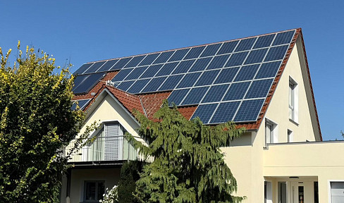 Großzügige 4-Zimmer Wohnung im EFH. 1.OG, mit Einbauküche+ große Terrasse + 2 Balkone + Internet