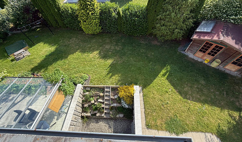 Großzügige 4-Zimmer Wohnung im EFH. 1.OG, mit Einbauküche+ große Terrasse + 2 Balkone + Internet