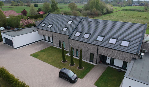 Large, beautiful detached house or commercial property for sale in Moormerland