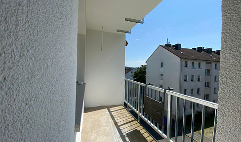 Moderne und renovierte 3-Zimmer-Wohnung mit Balkon