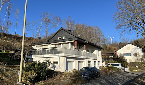Modernisiertes Zweifamilienhaus im Grünen