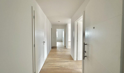 Flooded with light & modern - 3-room attic apartment with feel-good character