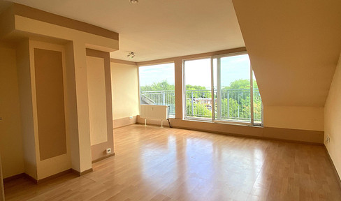 renovierte: Helle 2-Zimmer-Wohnung mit Balkon und traumhaftem Ausblick