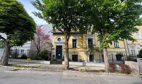 Große 3-Zimmerwohnung mit Kachelofen in Gründerzeitvilla
