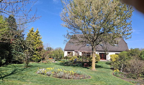 A detached house in a top location is offered for sale here