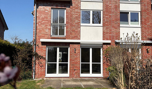 Modern and large terraced corner house in Volksdorf
